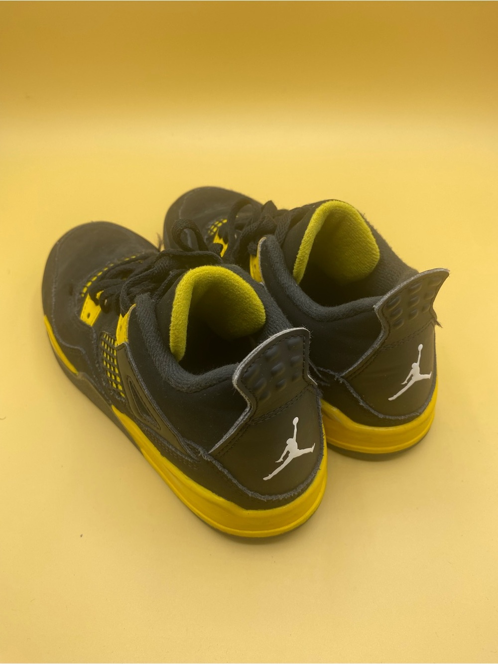 Jordan 4 Retro Thunder - Picture 3 of 4